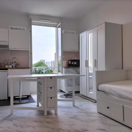 Paris Tourist Apartment, France Apartment Stains