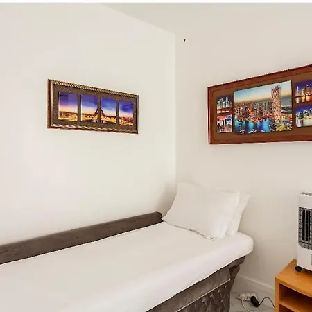 Appartement Paris Tourist Apartment, France *
