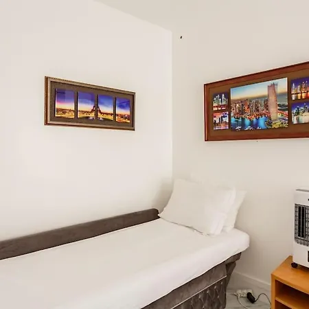 Appartement Paris Tourist Apartment, France *