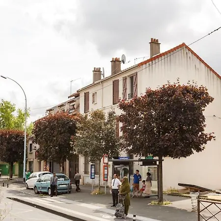 Paris Tourist Apartment, France Stains